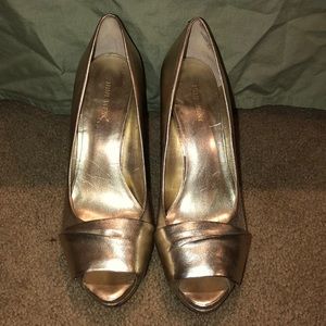 Gold Nine West Pumps